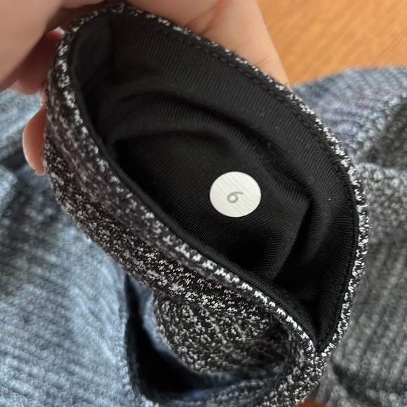 Lululemon Wunder Under Luon Variegated Knit Black 
Heathered Sizr 6 Crop - Picture 9 of 13